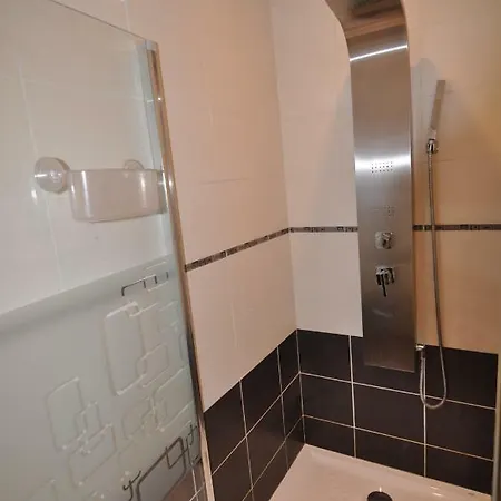 Cosy One-bedroom -stayinantibes- Le Cosy אנטיב